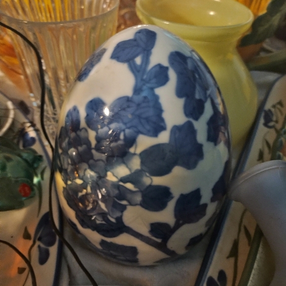 Vintage Chinoiserie Egg  Blue and White - Picture 1 of 5